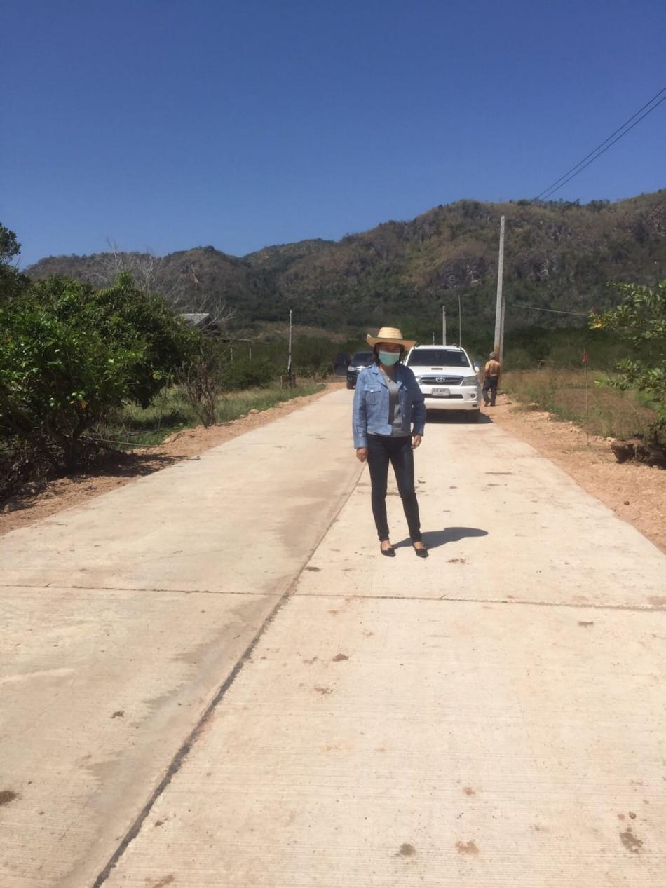 ลงพื้นที่ตรวจสอบโครงการก่อสร้างถนนคอนกรีตเสริมเหล็ก (คสล.) ในเขตพื้นที่ตำบลเจาทอง