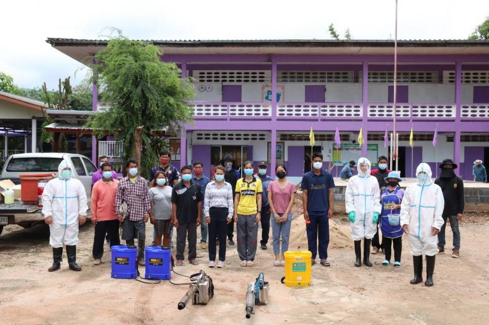 ฉีดน้ำยาพ่นหมอกควันโรงเรียนในเขตตำบลเจาทอง