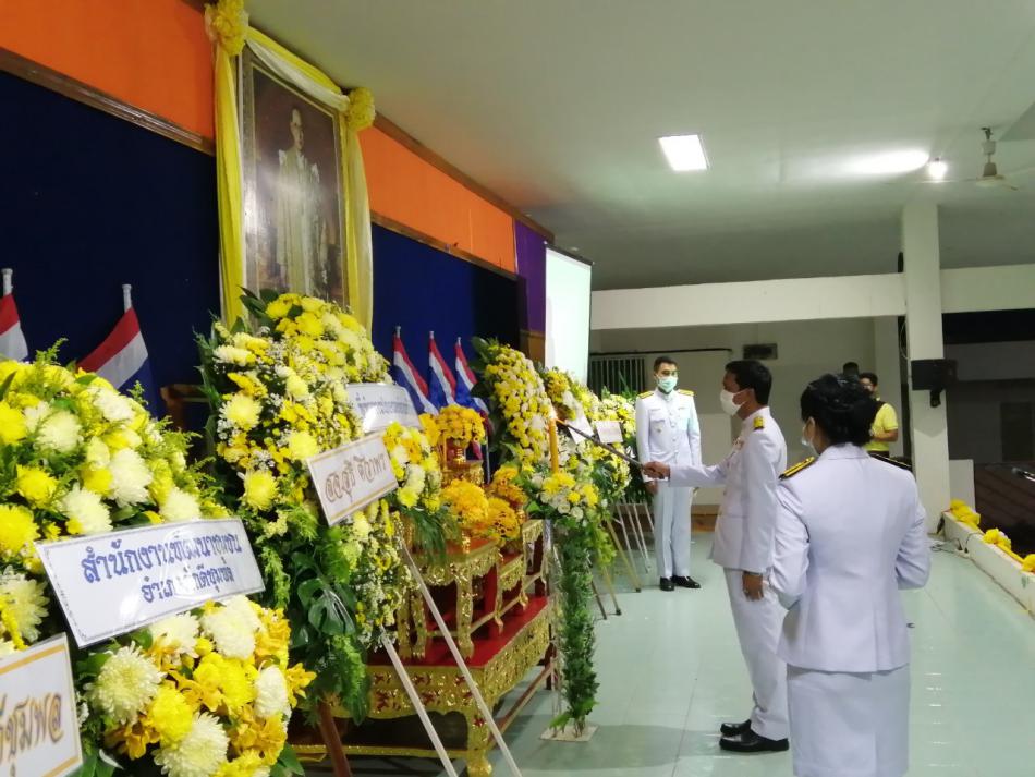 พิธีจุดเทียนเพื่อน้อมรำลึกในพระมหากรุณาธิคุณพระบาทสมเด็จพระบรมชนกาธิเบศร มหาภูมิพลอดุลยเดชมหาราช บรมนาถบพิตร