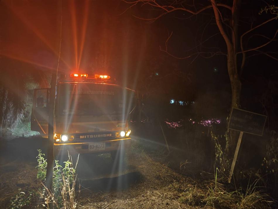  ออกระงับเหตุเพลิงไหม้หญ้าจะลุกลามเข้าบ้านเรือนประชาชน หมู่ที่ 1 บ้านลาดชุมพล