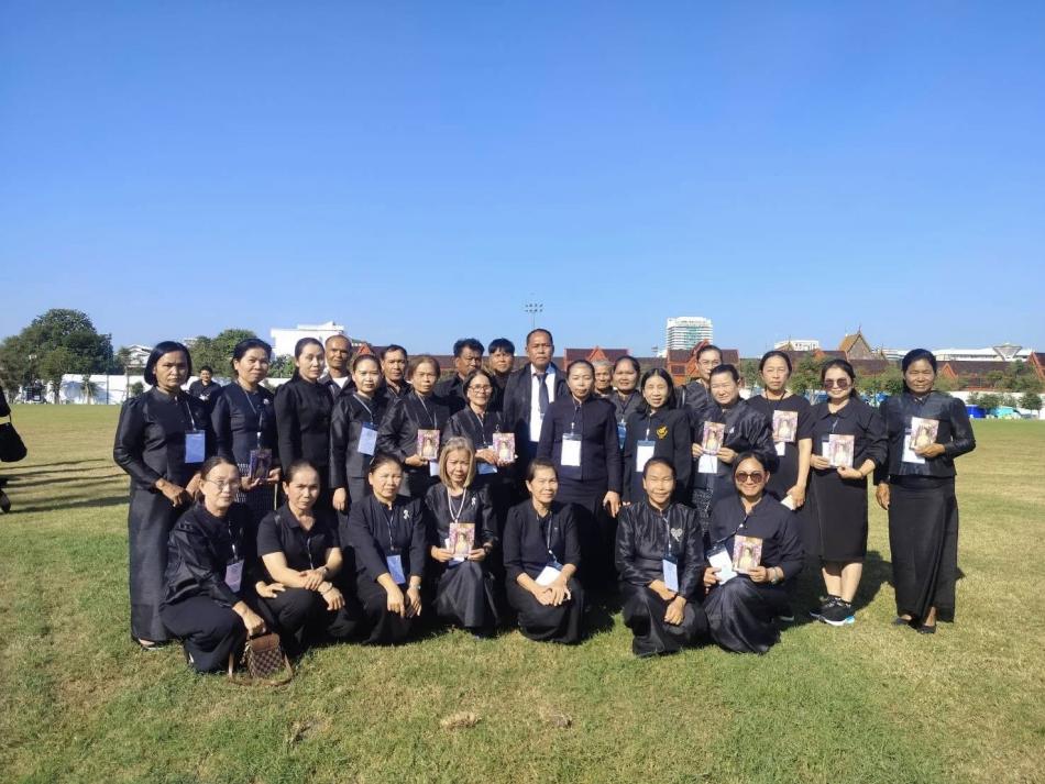 กราบถวายบังคมพระบรมศพสมเด็จพระนางเจ้าสิริกิติ์ พระบรมราชินีนาถ พระบรมราชชนีพันปีหลวง 