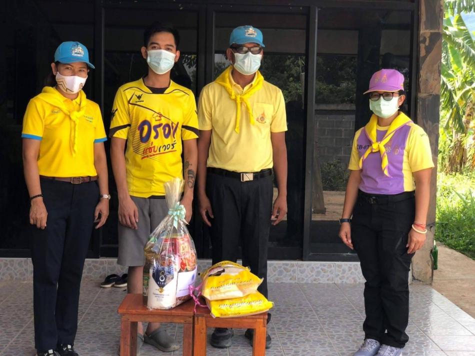  มอบถุงยังชีพ อบต.เจาทอง