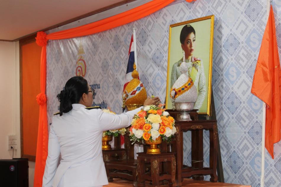 พิธีมอบแบบลายผ้าพระราชทาน “ผ้าลายสิริวชิราภรณ์” “ผ้าลายชบาปัตตานี” และเครื่องหมายรับรองสินค้าแฟชั่นและหัตถกรรมพระราชทาน “Sustainable Fashion : แฟชั่นแห่งความยั่งยืน”
