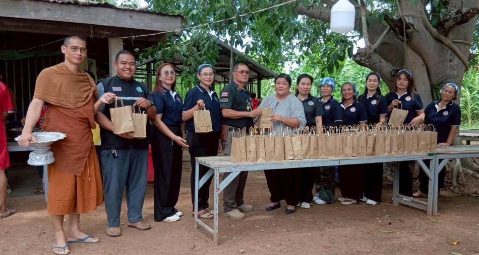 ตรวจเยี่ยมโครงการฯ และมอบอาหารว่างแก่ผู้เข้ารับการอบรมโครงการศูนย์รวมพลังรักศรัทธาแก้ไขปัญหายาเสพติดแบบบูรณาการ จังหวัดชัยภูมิ